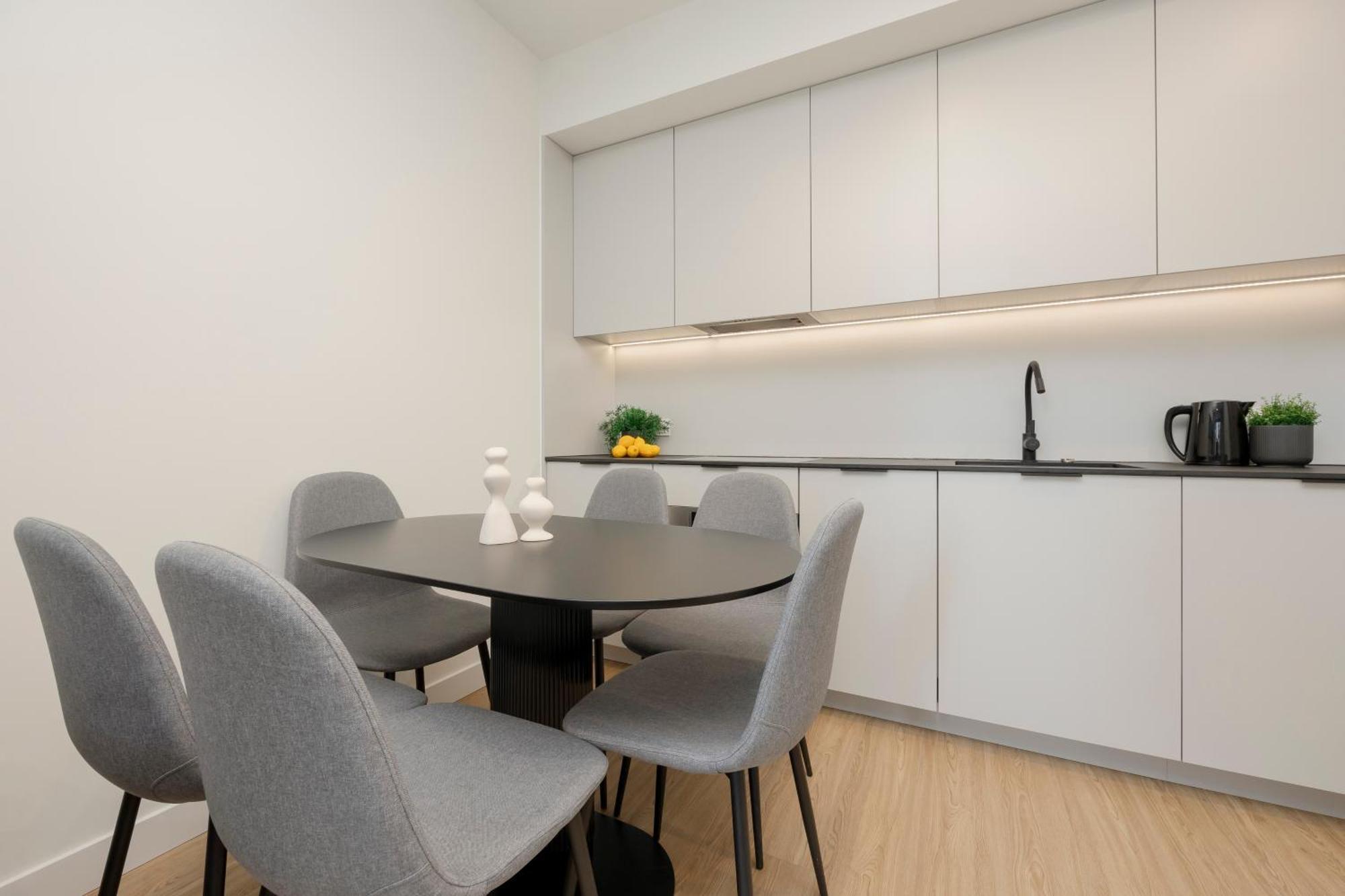 Apartament Three-bedroom Mokotow With Balcony By Renters