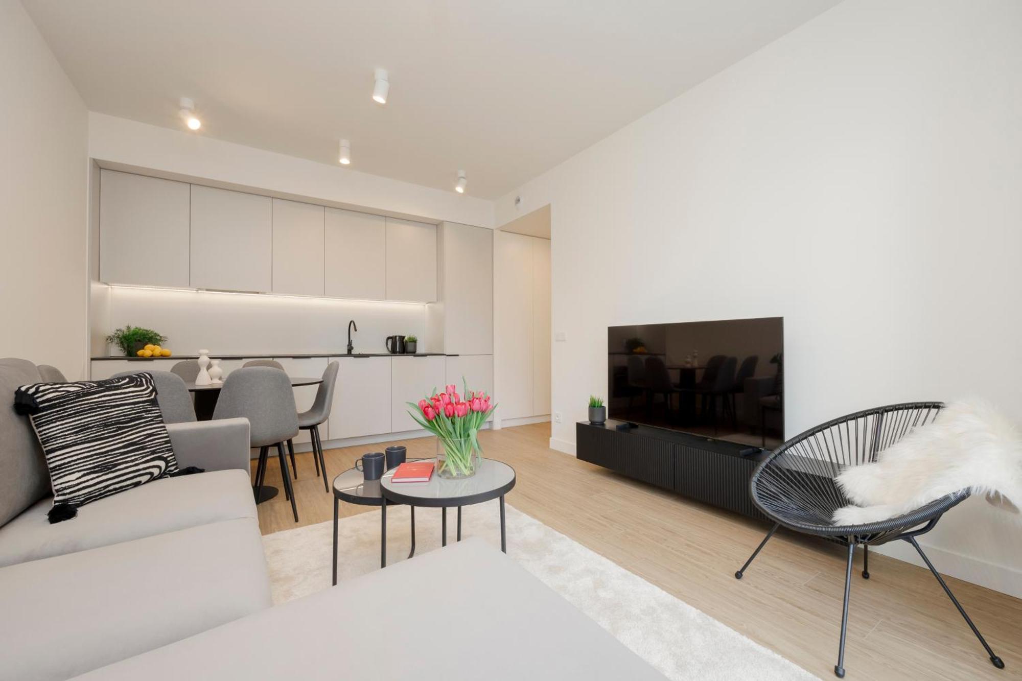 Apartament Three-bedroom Mokotow With Balcony By Renters *