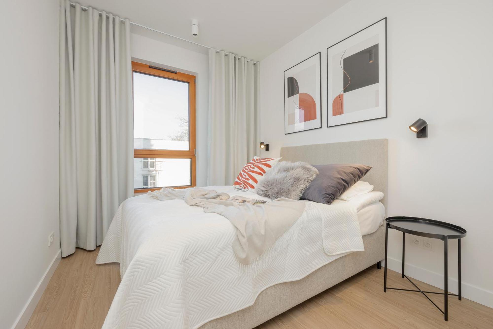 Three-bedroom Mokotow With Balcony By Renters Apartament